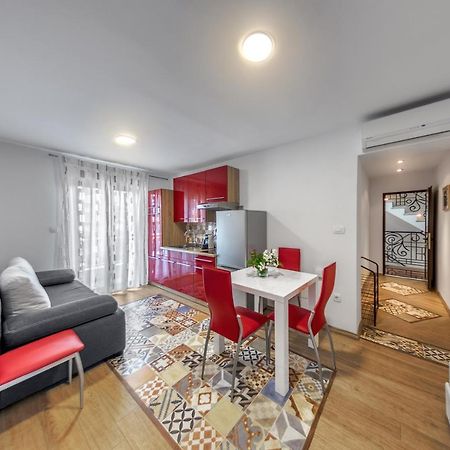 Guesthouse Residence Major ロヴィニ エクステリア 写真