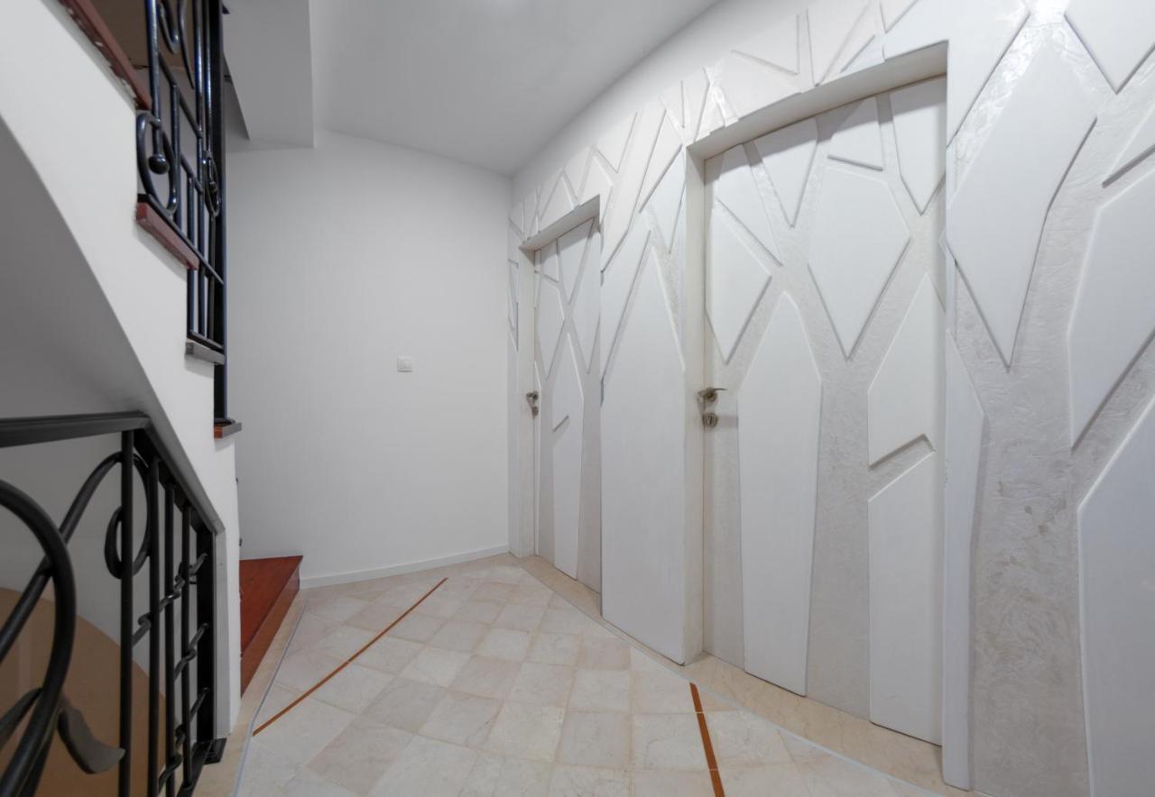 Guesthouse Residence Major ロヴィニ エクステリア 写真