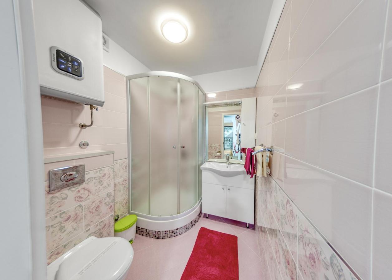 Guesthouse Residence Major ロヴィニ エクステリア 写真